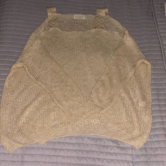 Loose Fitted sweater with sweater straps - Picture 2 of 3